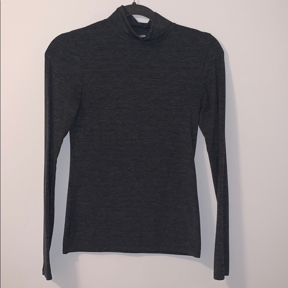Long sleeve grey shirt